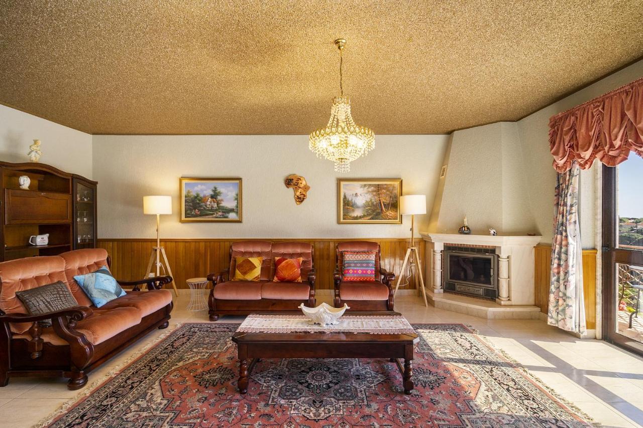 Apartment Whome Perfect Family Hideout W/ac & 4br + 5ba *