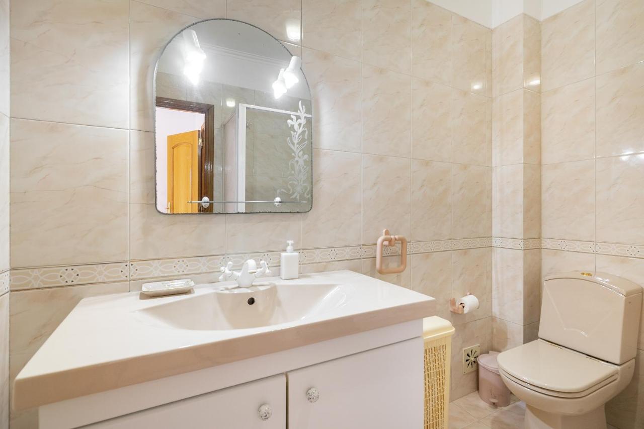 Whome Perfect Family Hideout W/ac & 4br + 5ba Apartment