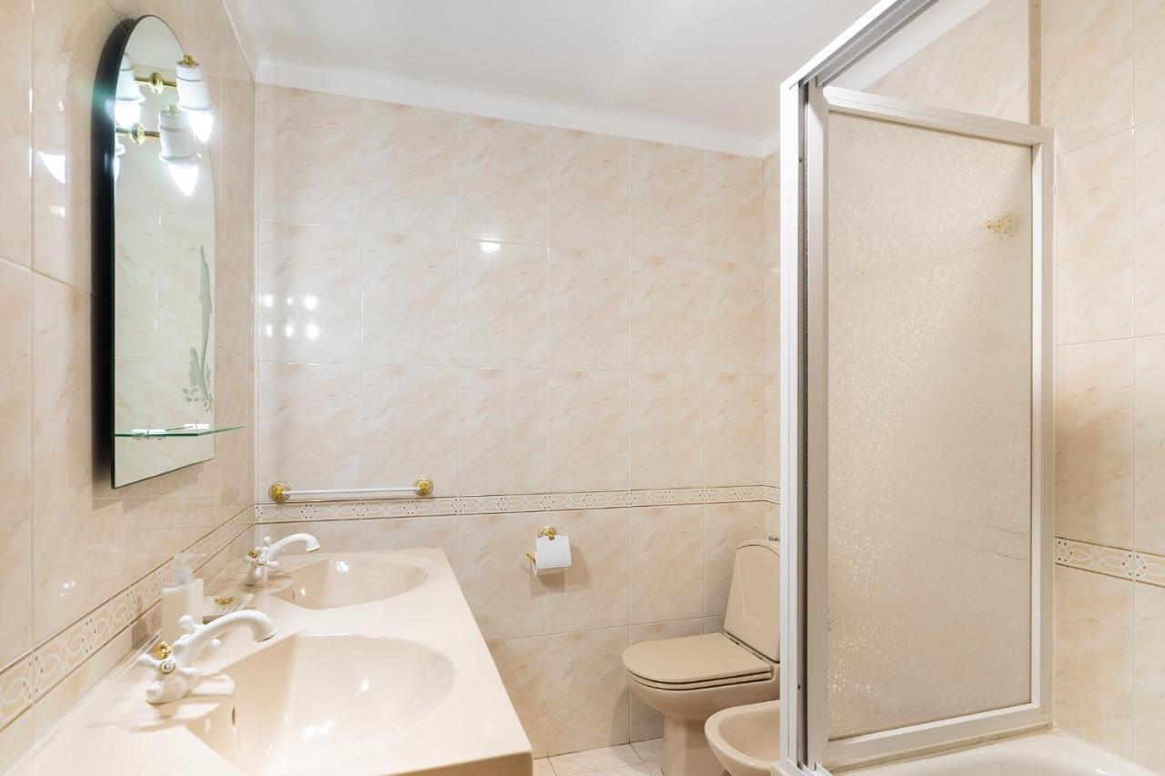 Whome Perfect Family Hideout W/ac & 4br + 5ba Apartment *