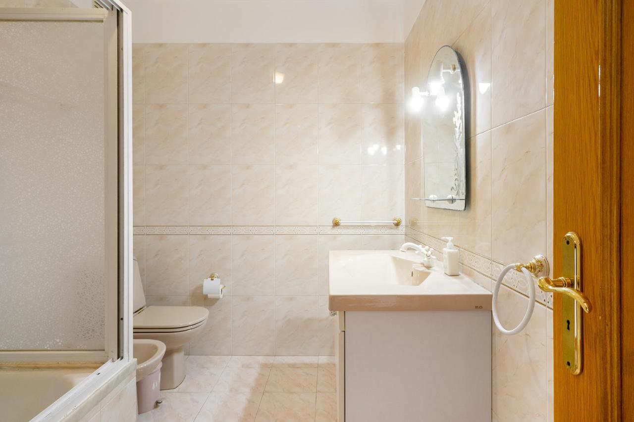 Apartment Whome Perfect Family Hideout W/ac & 4br + 5ba *